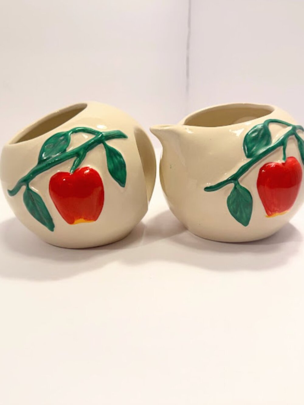 Pipin USA apple design sugar and creamer set